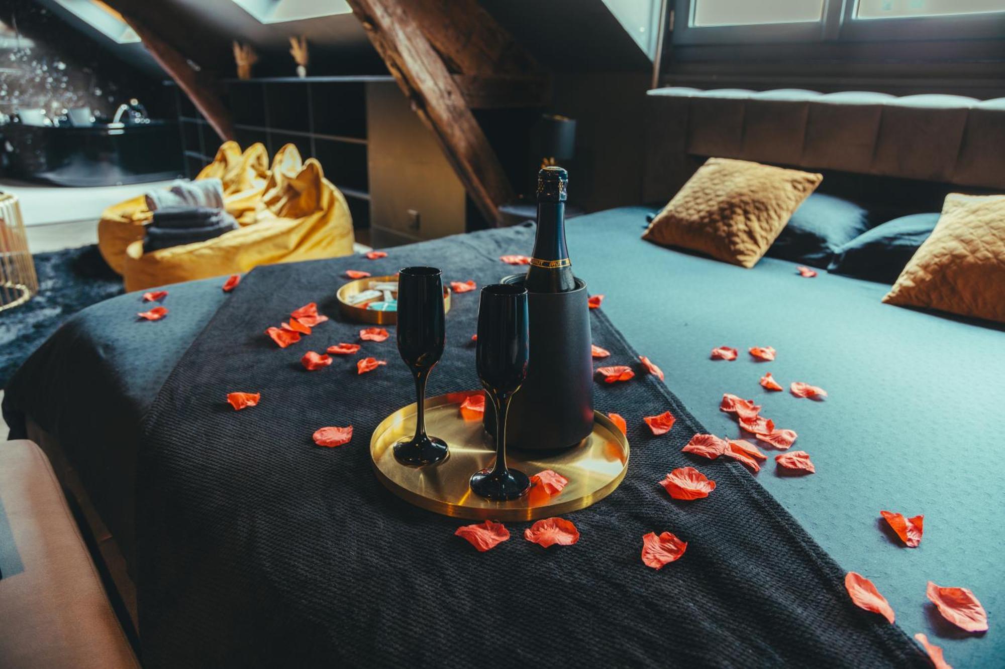 La Marble Room - Suite Balneo & Sauna Angers Exterior photo