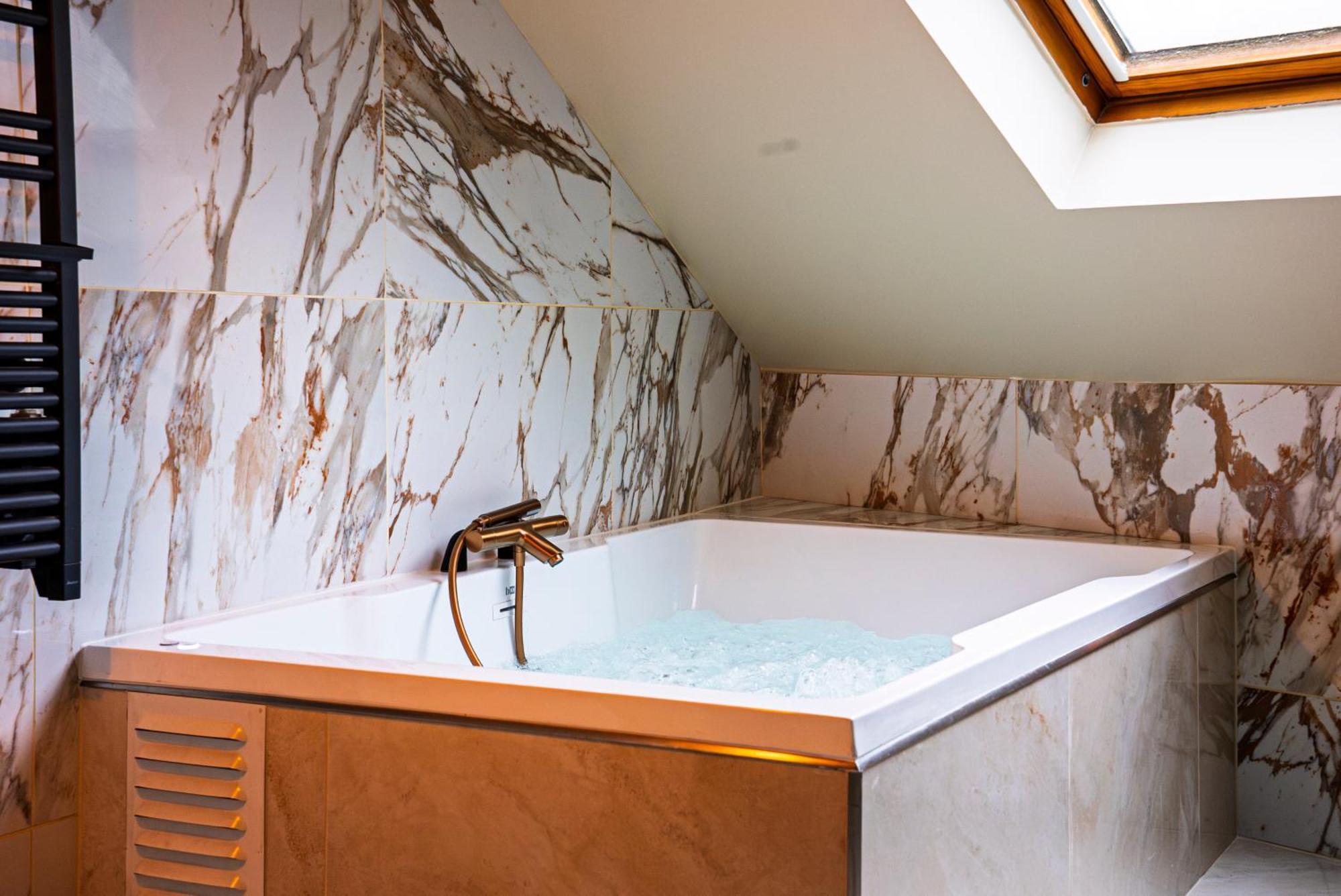 La Marble Room - Suite Balneo & Sauna Angers Exterior photo